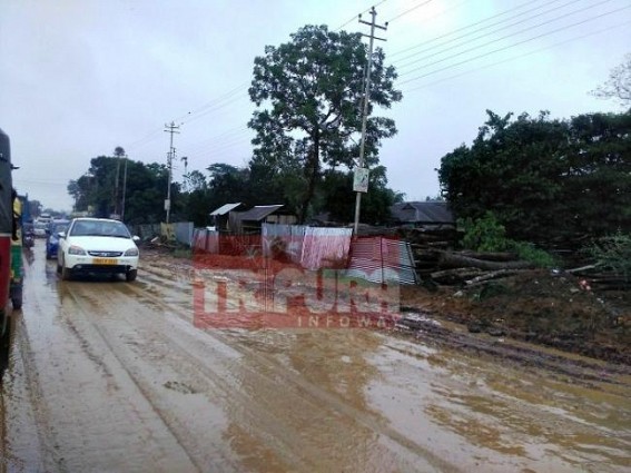 Unseasonal rain disrupts Tripura's Life Lines : National Highway turning dangerous due to ongoing double-lane project, thousand vehicles stranding at Suryamani Nagar Unseasonal rain disrupts Tripura's Life Lines : National Highway turning dangerous due to ongoing double-lane project, thousand vehicles stranding at Suryamani Nagar